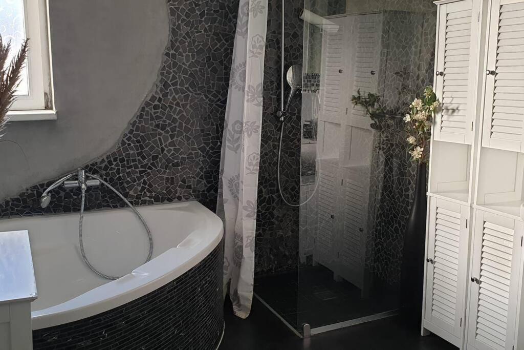 Charmante Haushaelfte Mit Garten Und Terrasse Flensburg Zewnętrze zdjęcie
